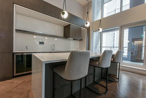 Salle communautaire - 4802-1288 Rue St-Antoine O., Montréal (Ville-Marie), QC - Indoor Photo Showing Kitchen With Upgraded Kitchen
