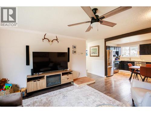 4638 Graham Avenue, Terrace, BC - Indoor Photo Showing Living Room