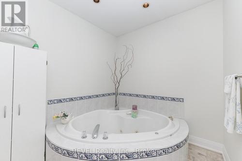 M/F Bath - 1452 Allanport Road, Thorold (Port Robinson), ON - Indoor Photo Showing Bathroom