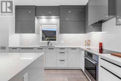 93 - 154 Port Robinson Road, Pelham (Fonthill), ON - Indoor Photo Showing Kitchen With Upgraded Kitchen