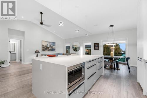 93 - 154 Port Robinson Road, Pelham (Fonthill), ON - Indoor Photo Showing Kitchen With Upgraded Kitchen