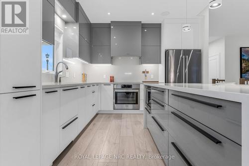 93 - 154 Port Robinson Road, Pelham (Fonthill), ON - Indoor Photo Showing Kitchen With Upgraded Kitchen