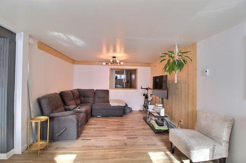 Salon - 810  - 814 Rue De L'Harricana, Malartic, QC - Indoor Photo Showing Living Room