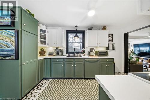 37 Elm Street, Brantford, ON - Indoor Photo Showing Kitchen