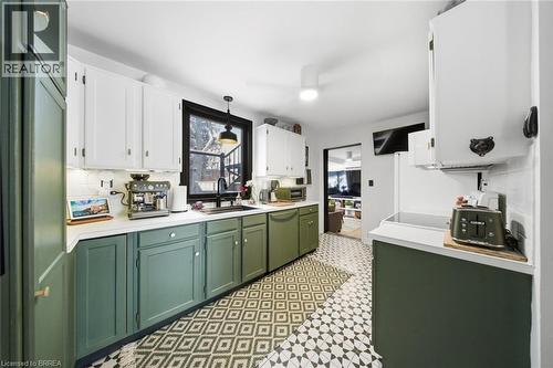 37 Elm Street, Brantford, ON - Indoor Photo Showing Kitchen