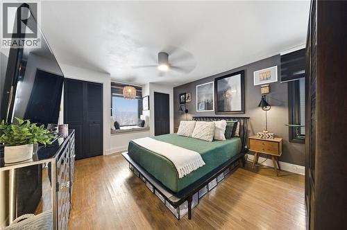 37 Elm Street, Brantford, ON - Indoor Photo Showing Bedroom