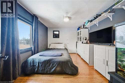 37 Elm Street, Brantford, ON - Indoor Photo Showing Bedroom