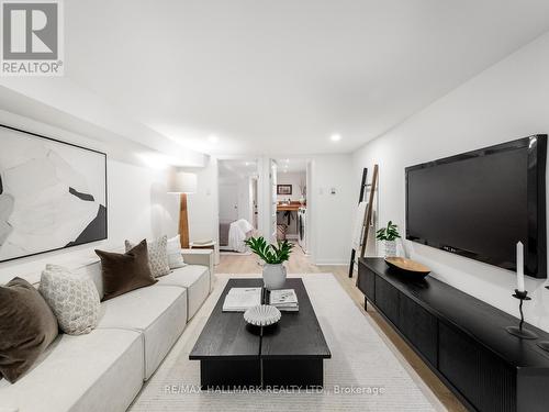 529 Logan Avenue, Toronto, ON - Indoor Photo Showing Living Room