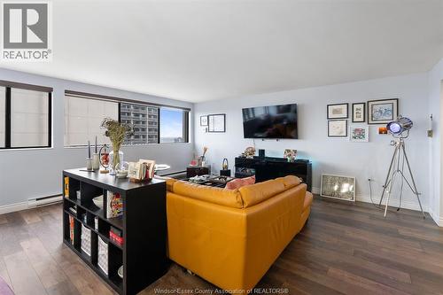 380 Pelissier Street Unit# 2103, Windsor, ON - Indoor Photo Showing Living Room