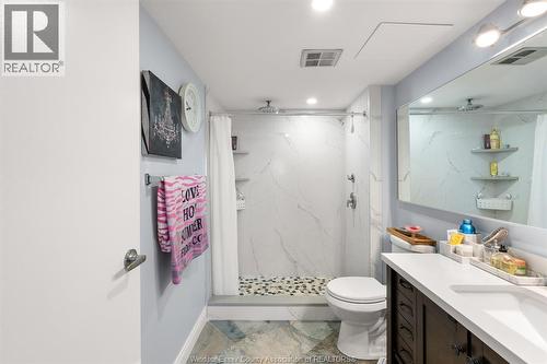 380 Pelissier Street Unit# 2103, Windsor, ON - Indoor Photo Showing Bathroom