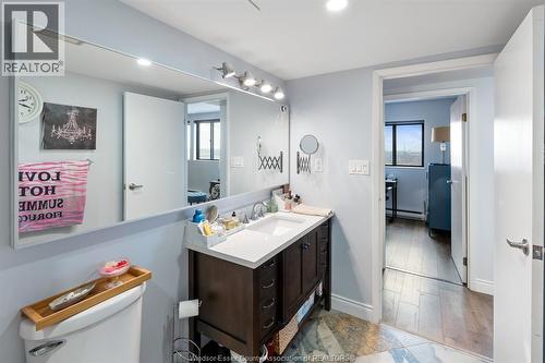 380 Pelissier Street Unit# 2103, Windsor, ON - Indoor Photo Showing Bathroom
