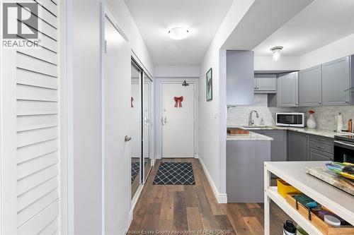 380 Pelissier Street Unit# 2103, Windsor, ON - Indoor Photo Showing Kitchen