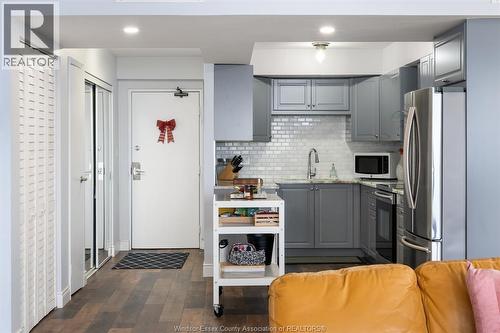 380 Pelissier Street Unit# 2103, Windsor, ON - Indoor Photo Showing Kitchen