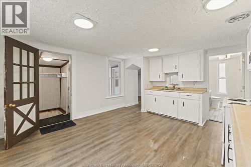 414 Parent Avenue, Windsor, ON - Indoor Photo Showing Kitchen