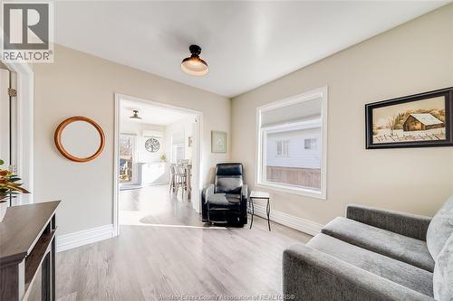 15 Smith Avenue, Leamington, ON - Indoor Photo Showing Living Room