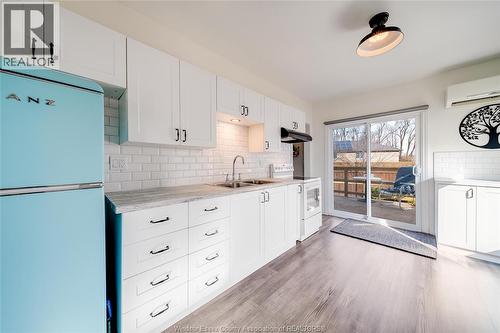 15 Smith Avenue, Leamington, ON - Indoor Photo Showing Kitchen