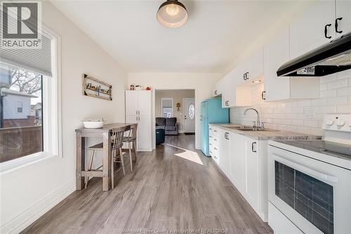 15 Smith Avenue, Leamington, ON - Indoor Photo Showing Kitchen