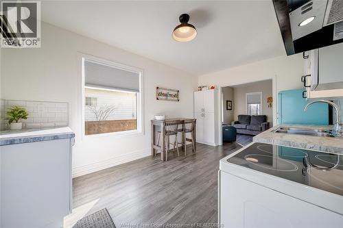 15 Smith Avenue, Leamington, ON - Indoor Photo Showing Kitchen