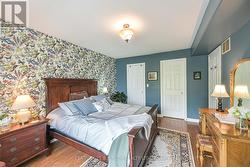 Primary bedroom with walk in closet and ensuite - 