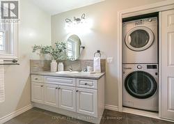 Insuite laundry with full size washer and dryer - 