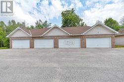 Private double car garage PLUS 2 exterior parking - 