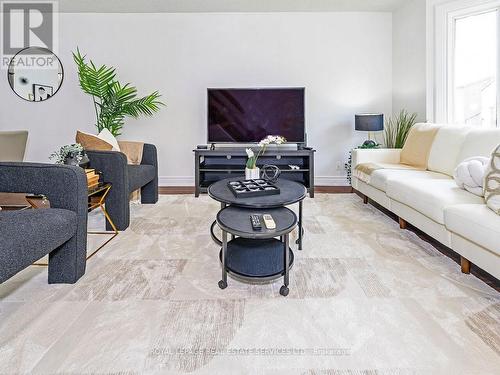 135 Bernice Crescent, Toronto, ON - Indoor Photo Showing Living Room
