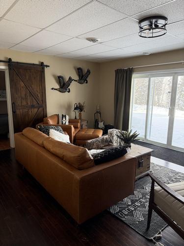 Salle familiale - 3 Ch. Du Lac-Dulieux, Eeyou Istchee Baie-James, QC - Indoor