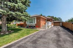 33 BRADSTOCK ROAD S  Toronto, ON M9M 1M9
