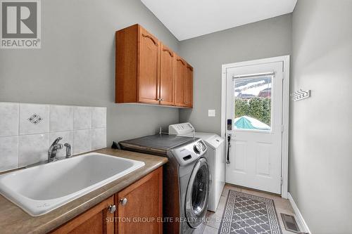 11 Elderberry Lane, Hamilton, ON - Indoor Photo Showing Laundry Room