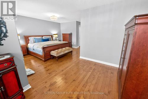 11 Elderberry Lane, Hamilton, ON - Indoor Photo Showing Bedroom