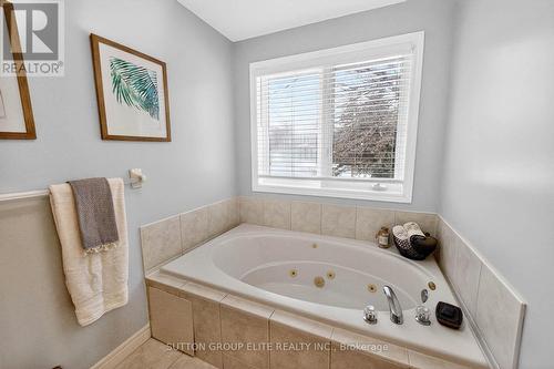 11 Elderberry Lane, Hamilton, ON - Indoor Photo Showing Bathroom