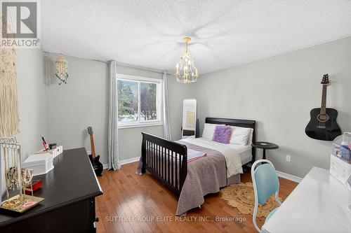 11 Elderberry Lane, Hamilton, ON - Indoor Photo Showing Bedroom