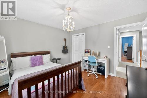 11 Elderberry Lane, Hamilton, ON - Indoor Photo Showing Bedroom