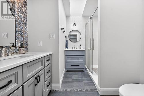 11 Elderberry Lane, Hamilton, ON - Indoor Photo Showing Bathroom
