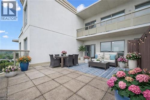 255 KEATS Way Unit# 1303  Waterloo, ON N2L 6N6