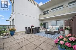 255 KEATS Way Unit# 1303 Waterloo, ON N2L 6N6