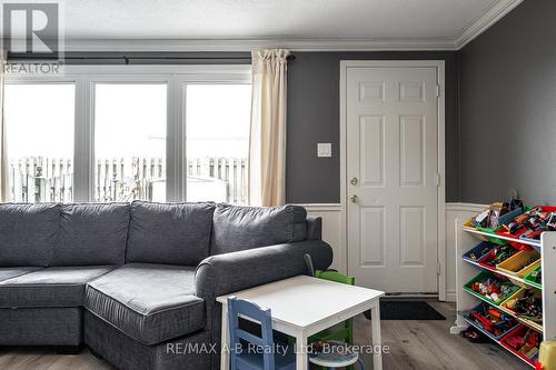 24 - 91 Avonwood Drive, Stratford, ON - Indoor Photo Showing Living Room