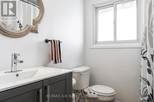 24 - 91 Avonwood Drive, Stratford, ON - Indoor Photo Showing Bathroom