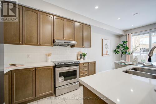 135 Windrow Street, Richmond Hill, ON - Indoor Photo Showing Kitchen With Double Sink