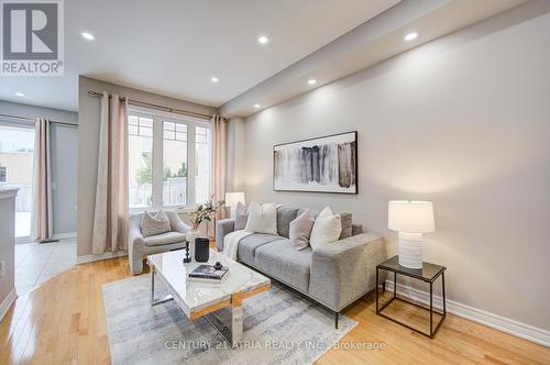 135 Windrow Street, Richmond Hill, ON - Indoor Photo Showing Living Room