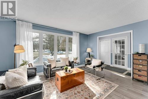 848 Allum Avenue, Kingston (South Of Taylor-Kidd Blvd), ON - Indoor Photo Showing Living Room