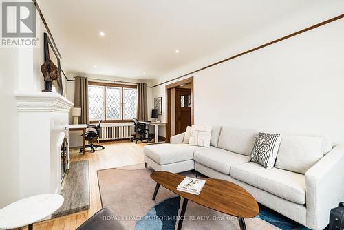 241 Fourth Avenue, Ottawa, ON - Indoor Photo Showing Living Room