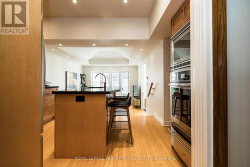 241 Fourth Avenue, Ottawa, ON - Indoor Photo Showing Kitchen