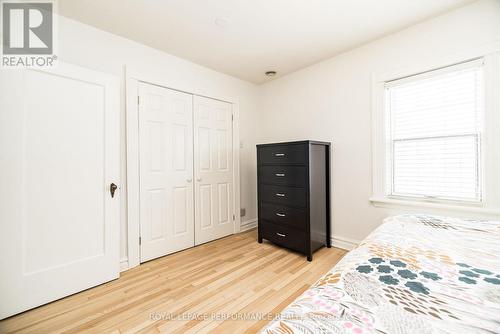241 Fourth Avenue, Ottawa, ON - Indoor Photo Showing Bedroom