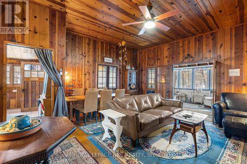 5303 Firelane 21, Port Colborne (Sherkston), ON - Indoor Photo Showing Living Room