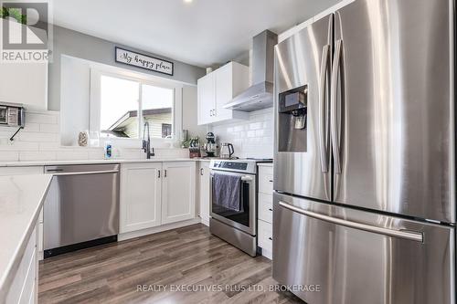 Appliances included - 363 Emerick Avenue, Fort Erie (Central), ON - Indoor Photo Showing Kitchen With Upgraded Kitchen