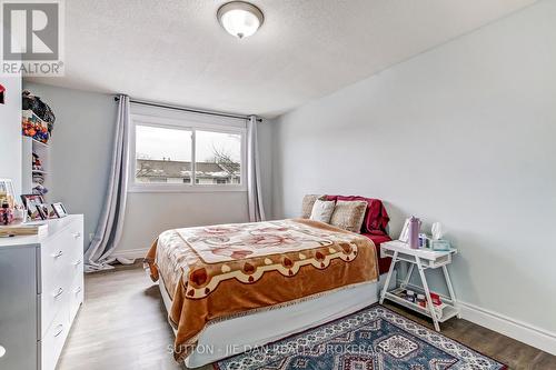 44 - 300 Sandringham Crescent, London South (South R), ON - Indoor Photo Showing Bedroom