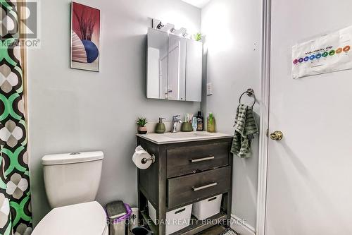 44 - 300 Sandringham Crescent, London South (South R), ON - Indoor Photo Showing Bathroom