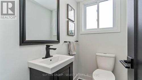 half bath main - 295 Admiral Drive, London East (East I), ON - Indoor Photo Showing Bathroom