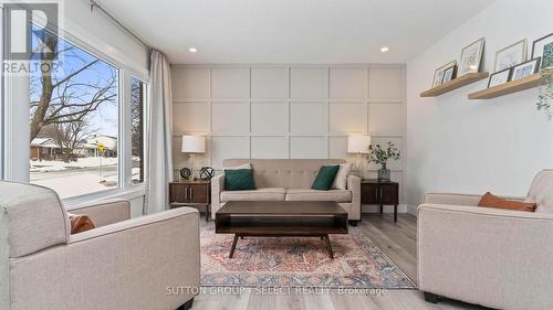 295 Admiral Drive, London East (East I), ON - Indoor Photo Showing Living Room